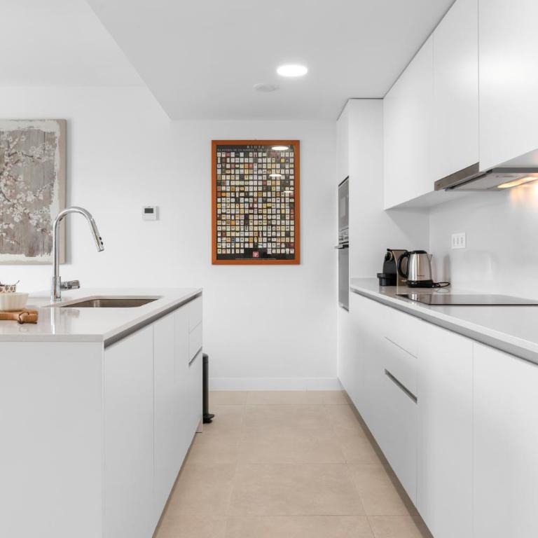 Bayside Rooftop Penthouse - Three-Bedroom Apartment with Balcony - 2