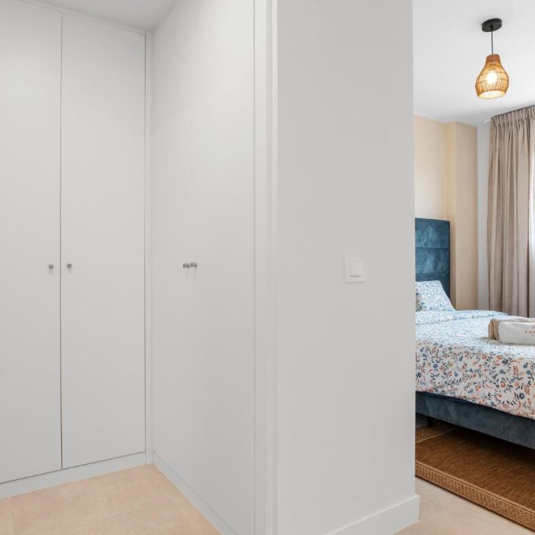 Bayside Rooftop Penthouse - Three-Bedroom Apartment with Balcony - 4