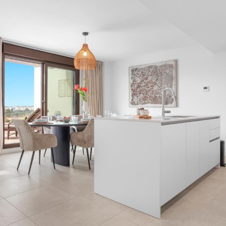 Bayside Rooftop Penthouse - Three-Bedroom Apartment with Balcony - 7