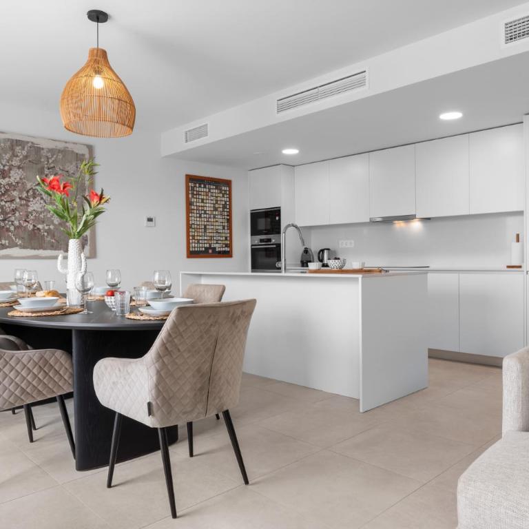 Bayside Rooftop Penthouse - Three-Bedroom Apartment with Balcony - 6