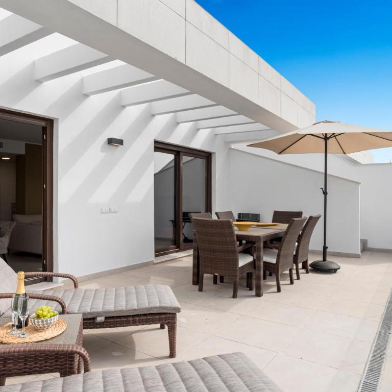 Bayside Rooftop Penthouse - Three-Bedroom Apartment with Balcony - 1