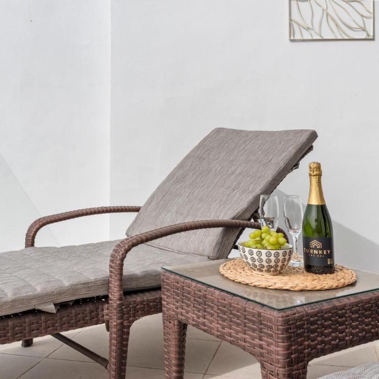 Bayside Rooftop Penthouse - Three-Bedroom Apartment with Balcony - 17