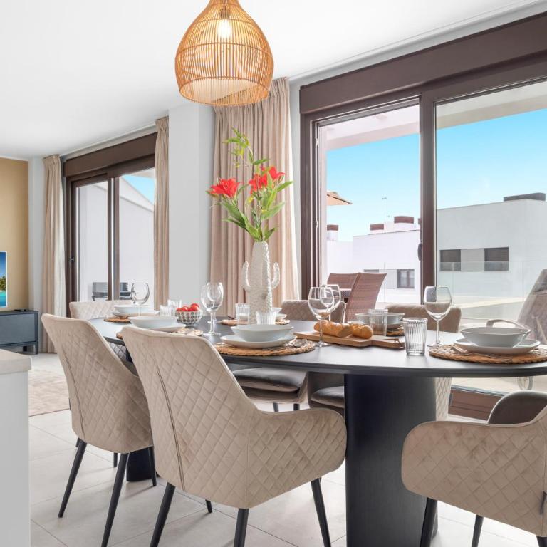 Bayside Rooftop Penthouse - Three-Bedroom Apartment with Balcony - 21