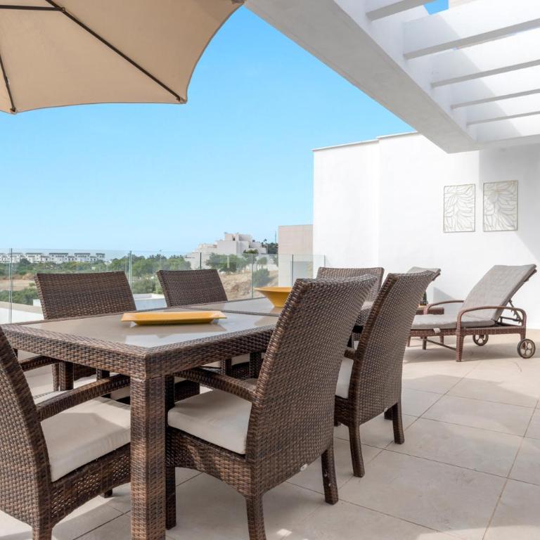 Bayside Rooftop Penthouse - Three-Bedroom Apartment with Balcony - 25