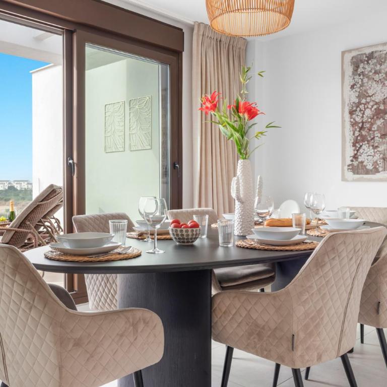 Bayside Rooftop Penthouse - Three-Bedroom Apartment with Balcony - 26