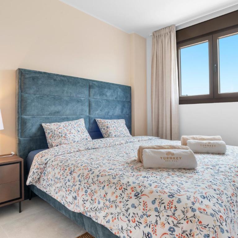 Bayside Rooftop Penthouse - Three-Bedroom Apartment with Balcony - 28