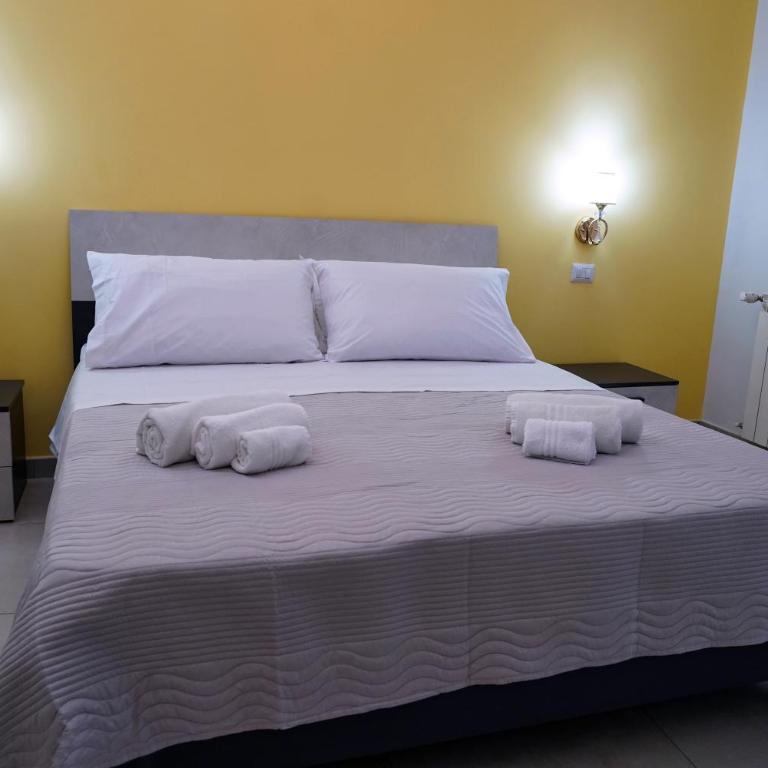 Oasis in the City - Double Room with Balcony - 7