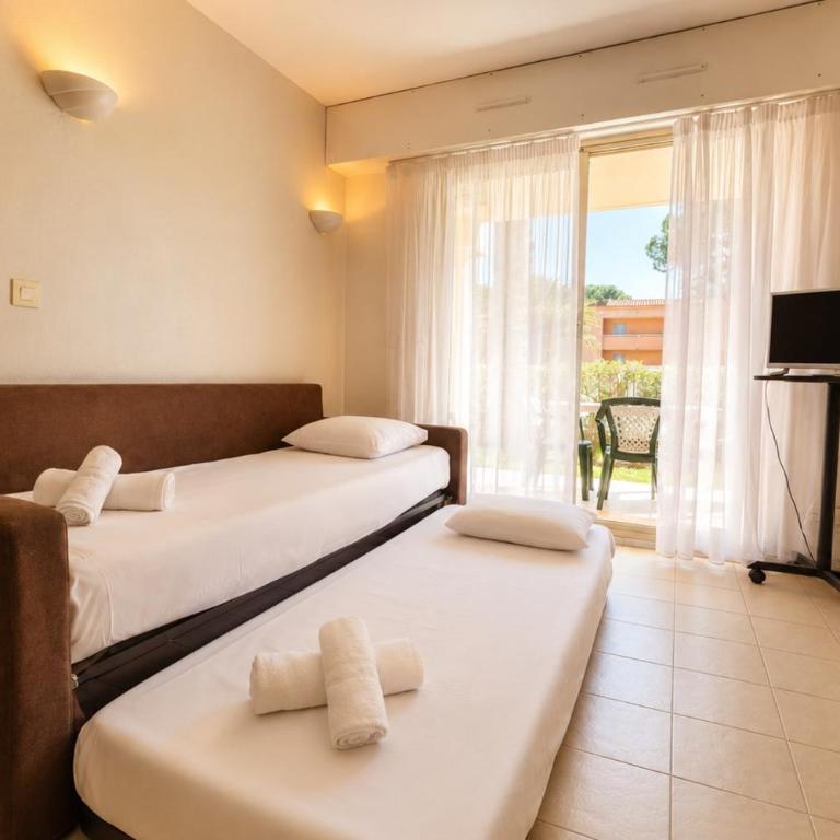 Séjour à Golf-Juan Résidence avec piscine parc et parking - Appartement - 4