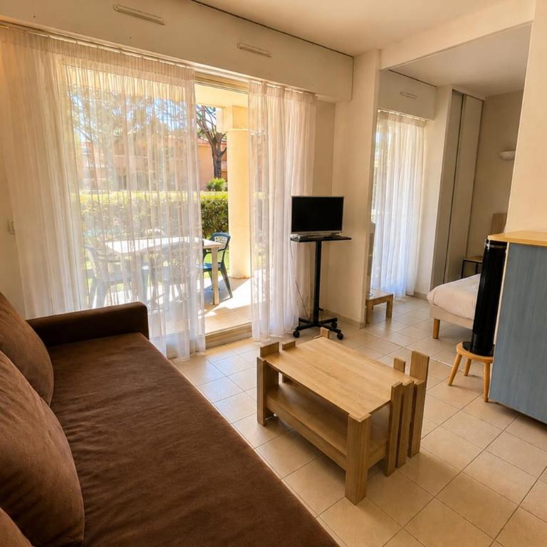 Séjour à Golf-Juan Résidence avec piscine parc et parking - Appartement - 5