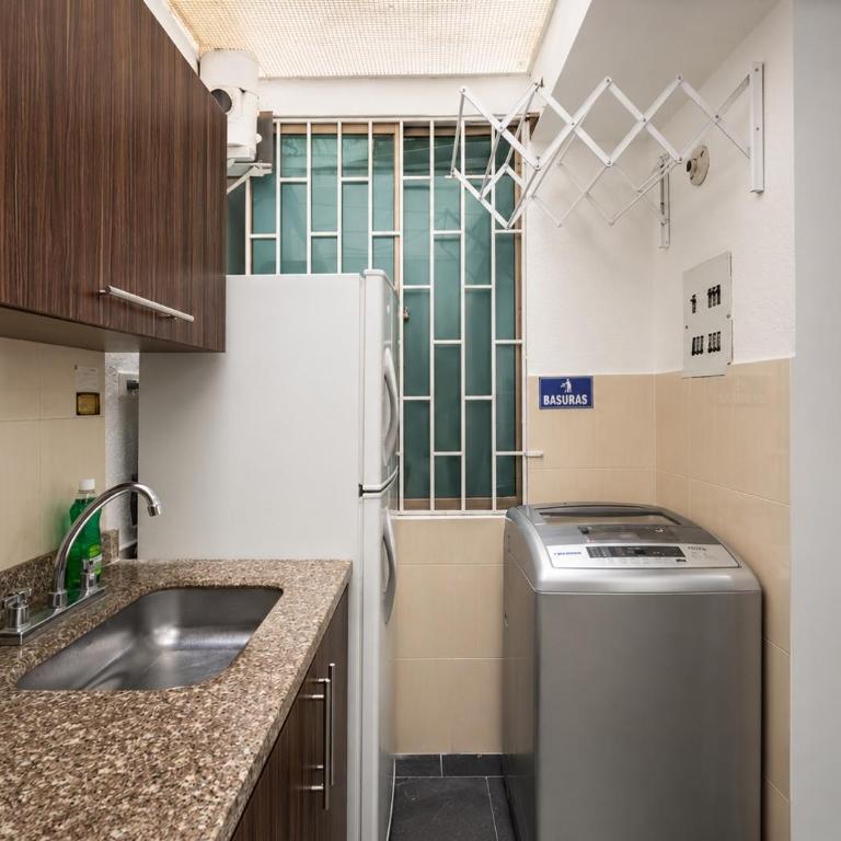 Hermoso apartamento en Calle 80 en Bogota - Three-Bedroom Apartment - 16