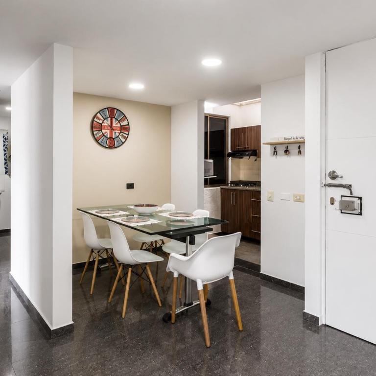 Hermoso apartamento en Calle 80 en Bogota - Three-Bedroom Apartment - 7
