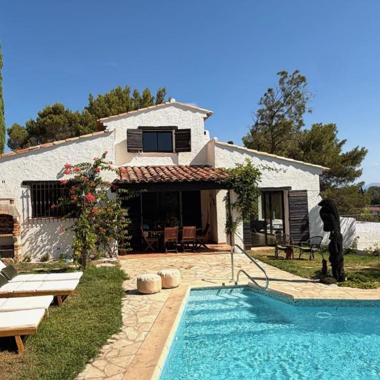 Villa with sea view and swimming pool in St-Aygulf - Casa - 23