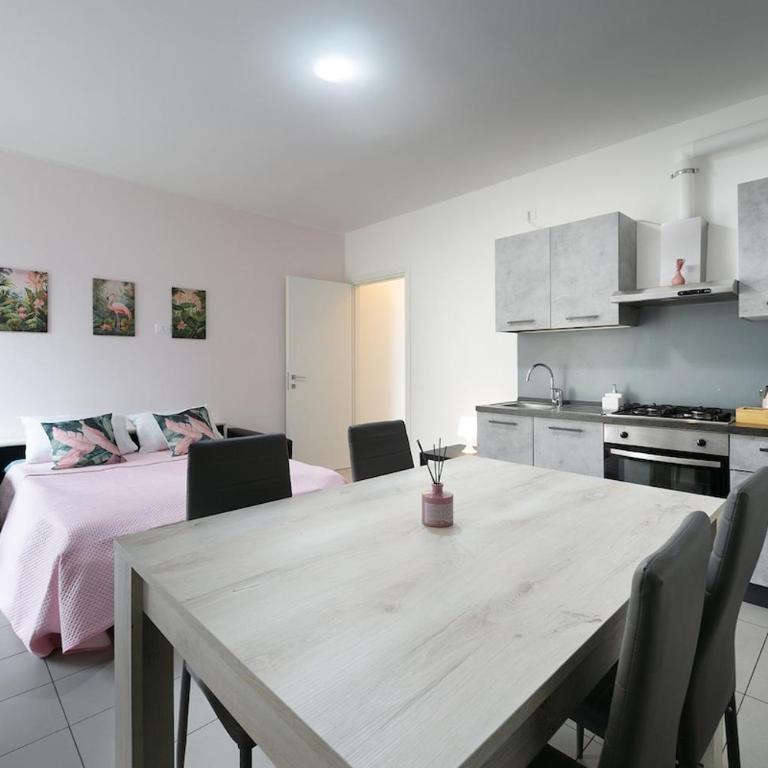 Pink Garden Como - Free Parking - Apartment mit 2 Schlafzimmern - 6