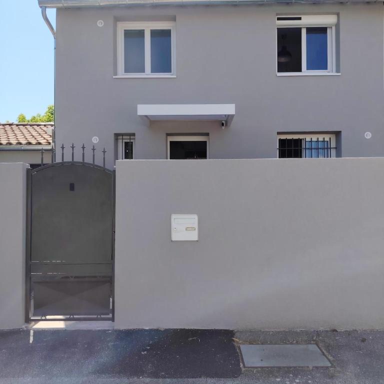 Maison avec jardin à Avignon - 6 personnes - 7 mn à vélo du centre ville - Maison 3 Chambres - 1