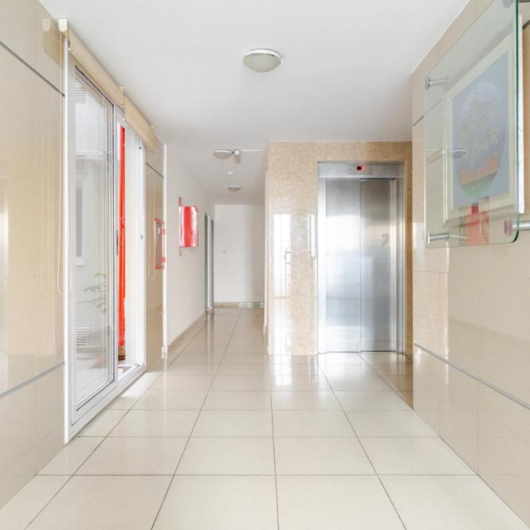 Depto luminoso con balcón Nuevo Centro - Apartamento de 1 dormitorio - 7