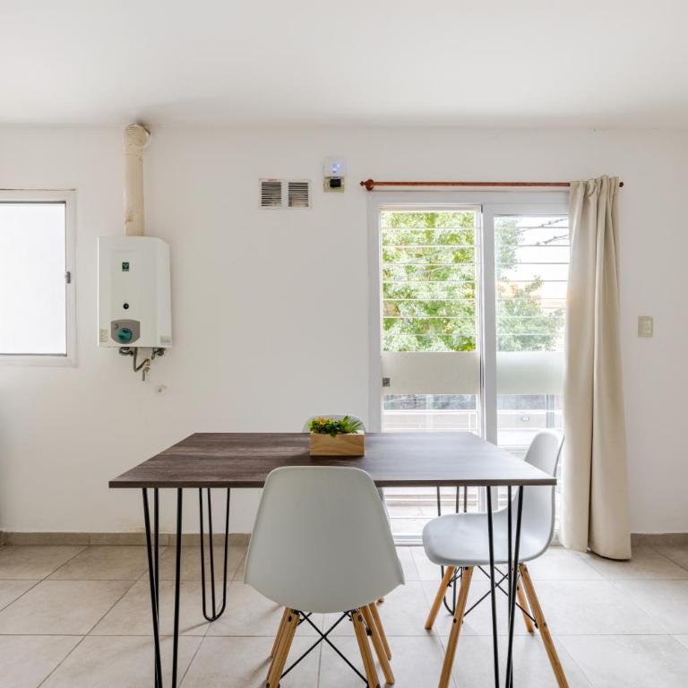 Depto luminoso con balcón Nuevo Centro - Apartamento de 1 dormitorio - 1