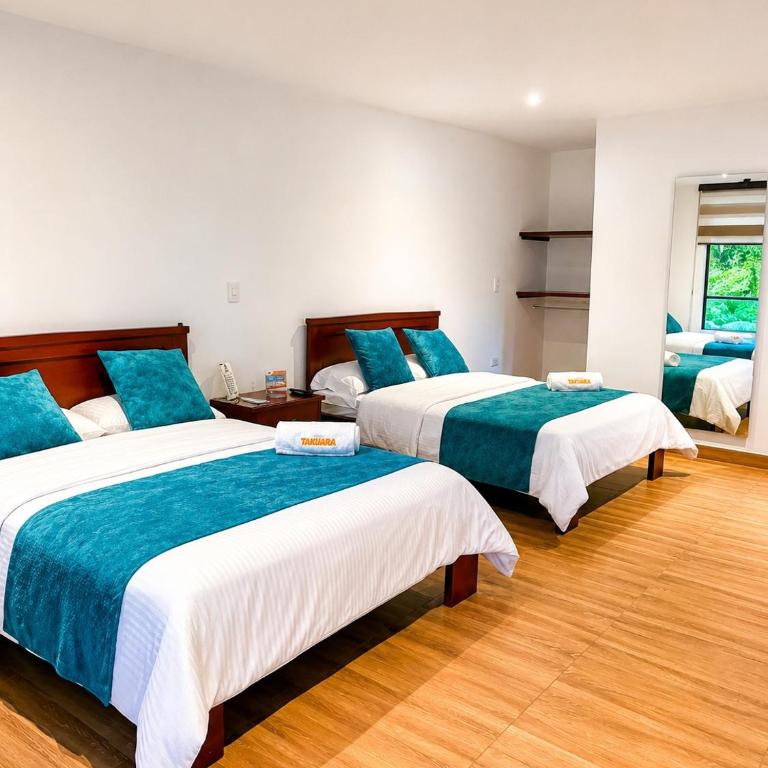 Hotel Takuara - Deluxe Double Room with Two Double Beds - 1