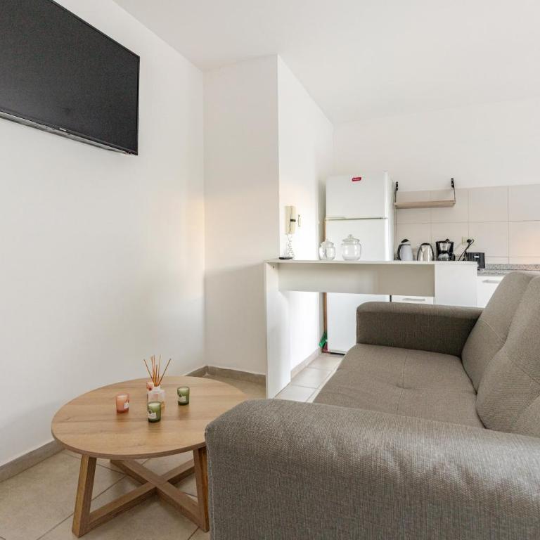 Depto luminoso con balcón Nuevo Centro - Apartamento de 1 dormitorio - 10