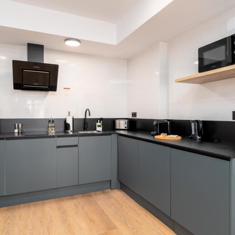 Oviedo Calle Postigo Bajo - Apartamento Junior de 1 dormitorio con balcón - 2
