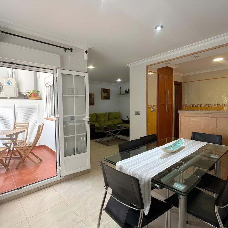 Apartamento de 2 habitaciones y balcon cerca de la playa - Apartment - 1
