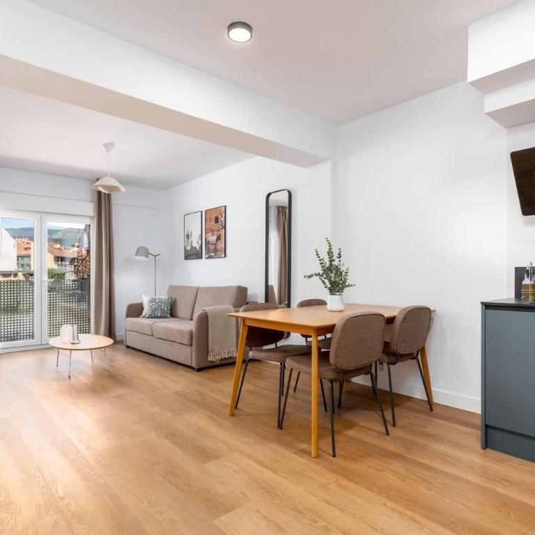 Oviedo Calle Postigo Bajo - Apartamento Familiar de 1 dormitorio con balcón - 1