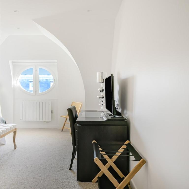 Large, Bright, Quiet with - Appartement 3 Chambres - 22