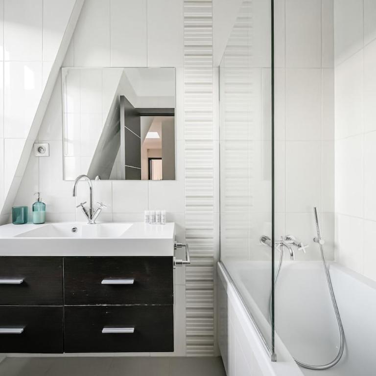 Large, Bright, Quiet with - Appartement 3 Chambres - 31