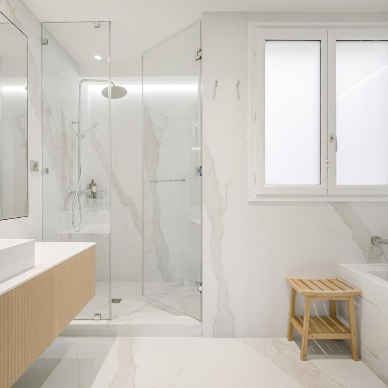 Large, Bright, Quiet with - Appartement 3 Chambres - 33