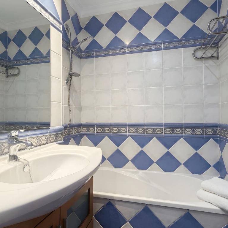Apartamento de 2 habitaciones y balcon cerca de la playa - Apartment - 13