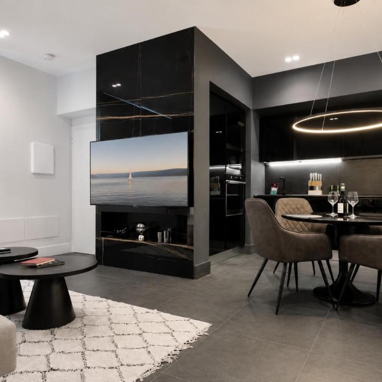 Cavour Suites 31 - 1BR in Heritage Building with Free Parking, Olbia center - One-Bedroom Superior Apartment - 1