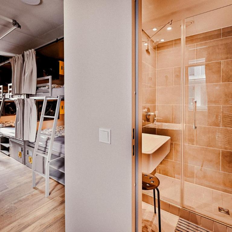 Wombat's City Hostel Munich Werksviertel - Lit dans Dortoir Mixte de 8 Lits - 3