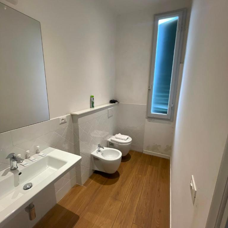 Comfy Apartment Near Fortezza Da Basso - Three-Bedroom Apartment - 2