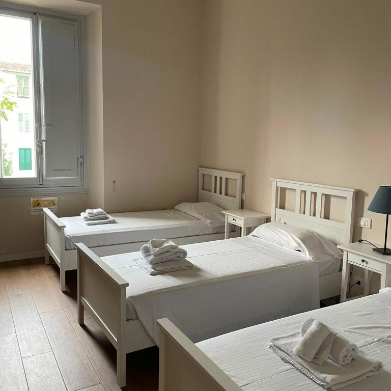 Comfy Apartment Near Fortezza Da Basso - Three-Bedroom Apartment - 7