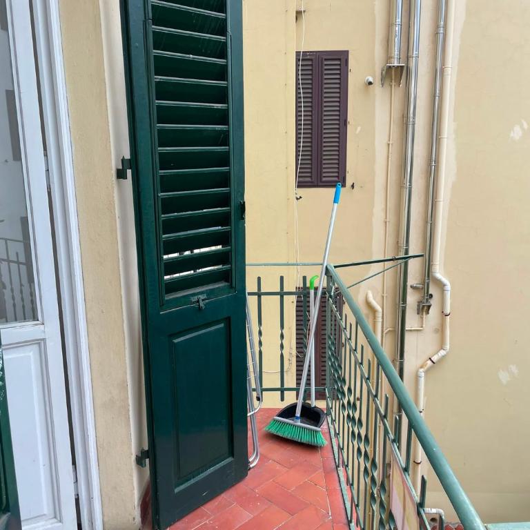 Comfy Apartment Near Fortezza Da Basso - Three-Bedroom Apartment - 11