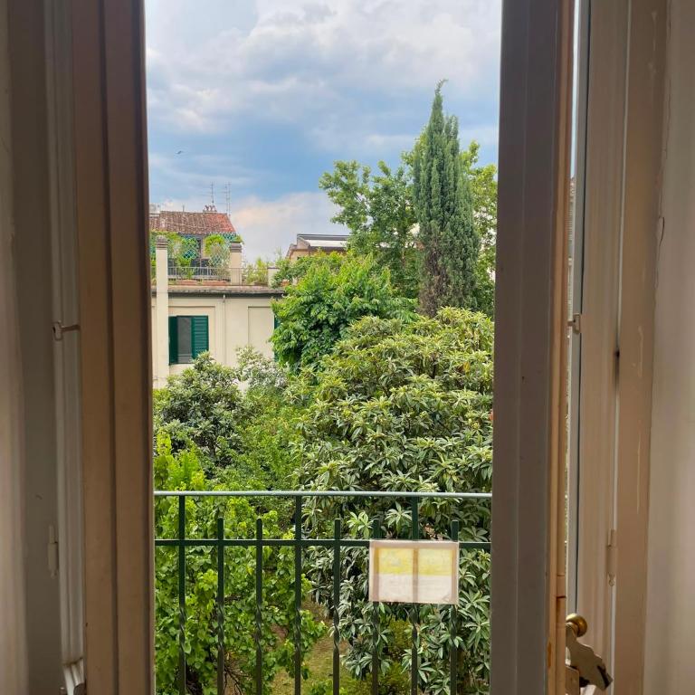 Comfy Apartment Near Fortezza Da Basso - Three-Bedroom Apartment - 12