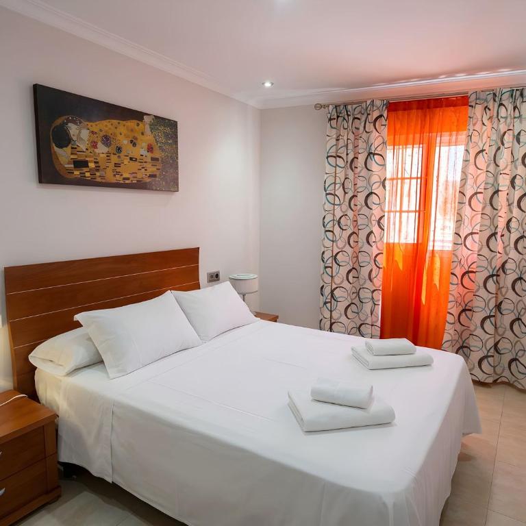 Apartamento de 2 habitaciones y balcon cerca de la playa - Apartment - 20