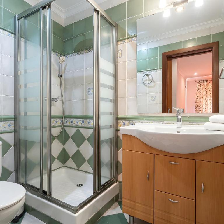 Apartamento de 2 habitaciones y balcon cerca de la playa - Apartment - 23