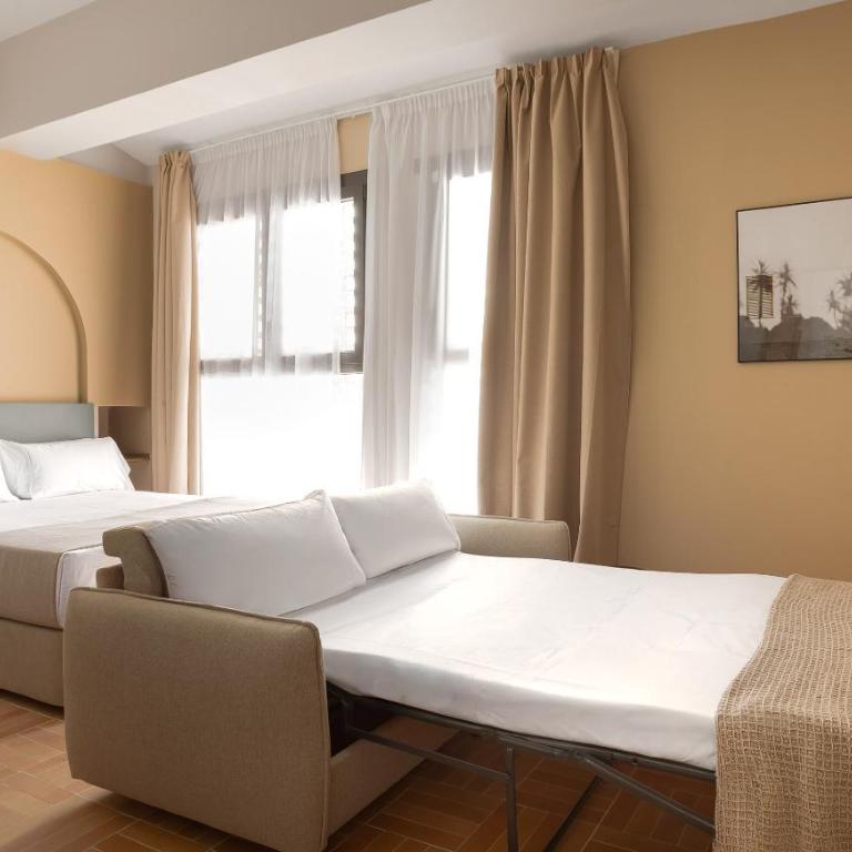 Limehome Valencia Carrer d'Ernest Anastasio - Comfort Room with sofa bed - 6