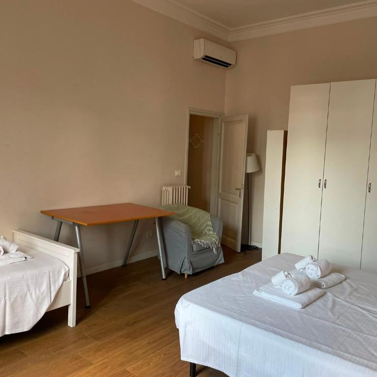 Comfy Apartment Near Fortezza Da Basso - Three-Bedroom Apartment - 14