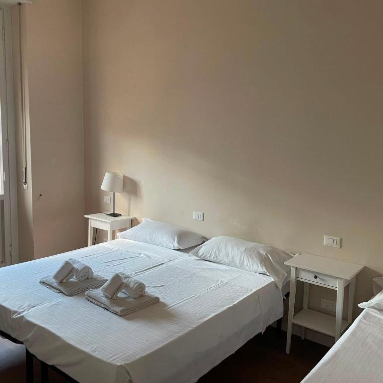 Comfy Apartment Near Fortezza Da Basso - Three-Bedroom Apartment - 22