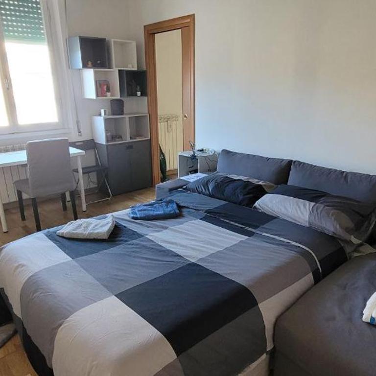 Camera Privata vicino il parco, servizi e il Centro Storico - Camera Matrimoniale con Bagno in Comune - 1