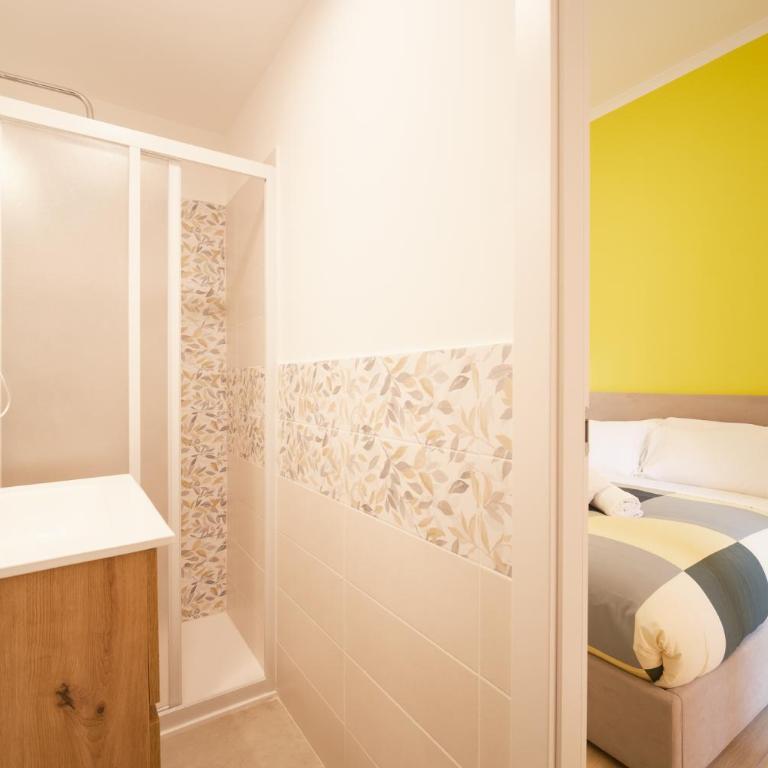 Bee First Guest House Roma - Camera Deluxe - 5