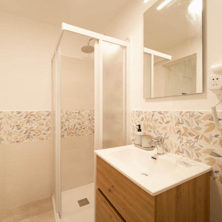Bee First Guest House Roma - Camera King - 9