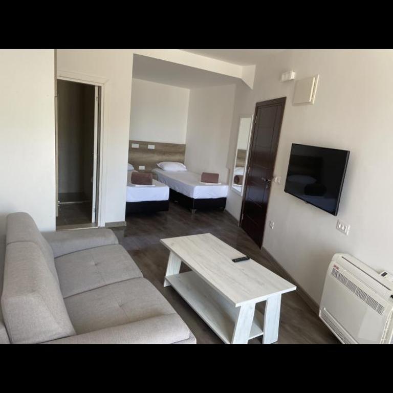 Apartmani Djurovic - Dvokrevetna Soba sa Bračnim Krevetom/Zasebnim Krevetima i Balkonom - 2