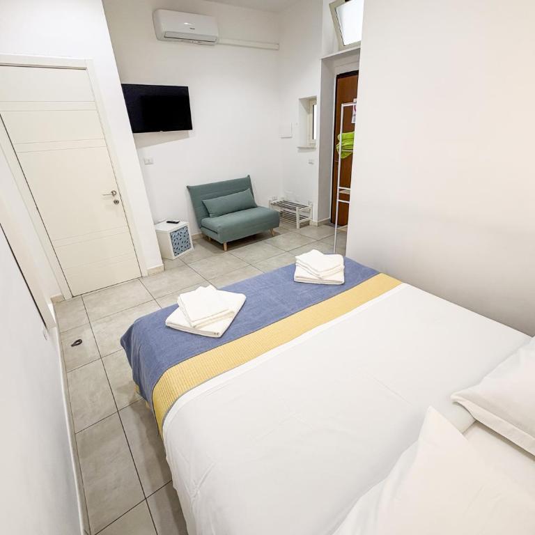 Tribunali apartments - Large Double Room - 4
