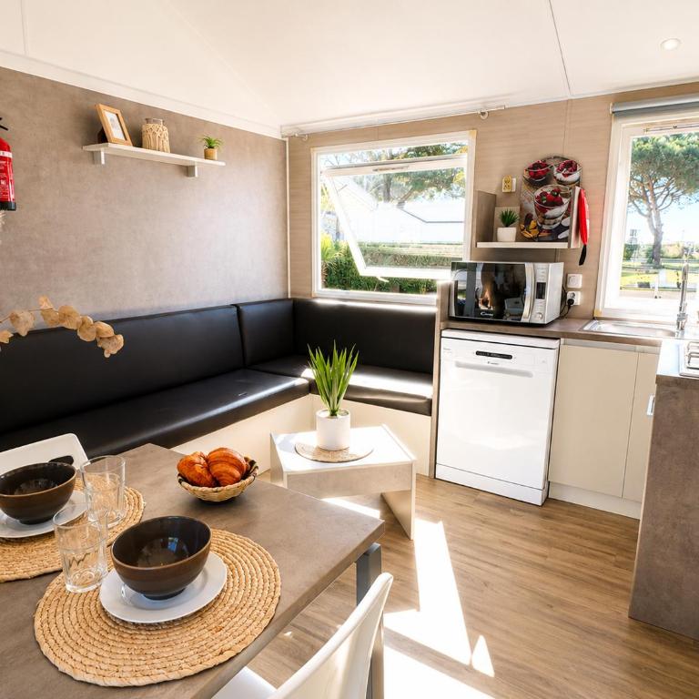 L'Olivier Mobile Home 6 Personnes Camping 4 étoiles Homair La Presquile du Barcarès Piscine et plage à 3 kms - Chalet 3 Chambres - 5