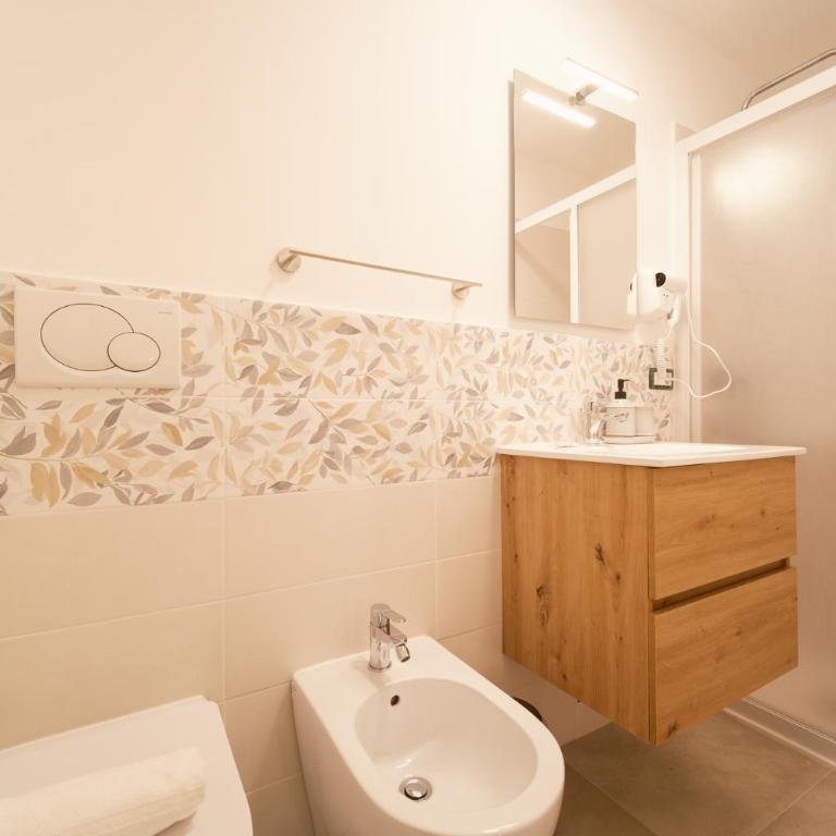 Bee First Guest House Roma - Camera Deluxe - 2
