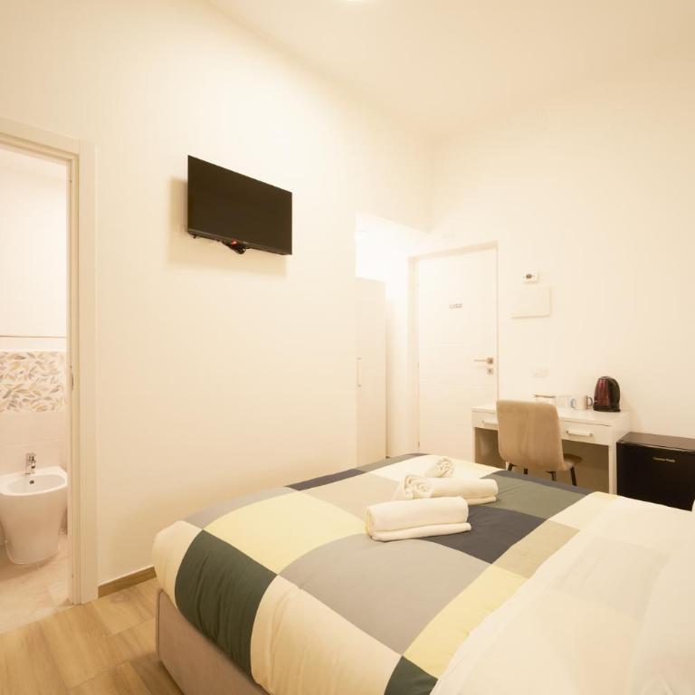 Bee First Guest House Roma - Camera Deluxe - 7