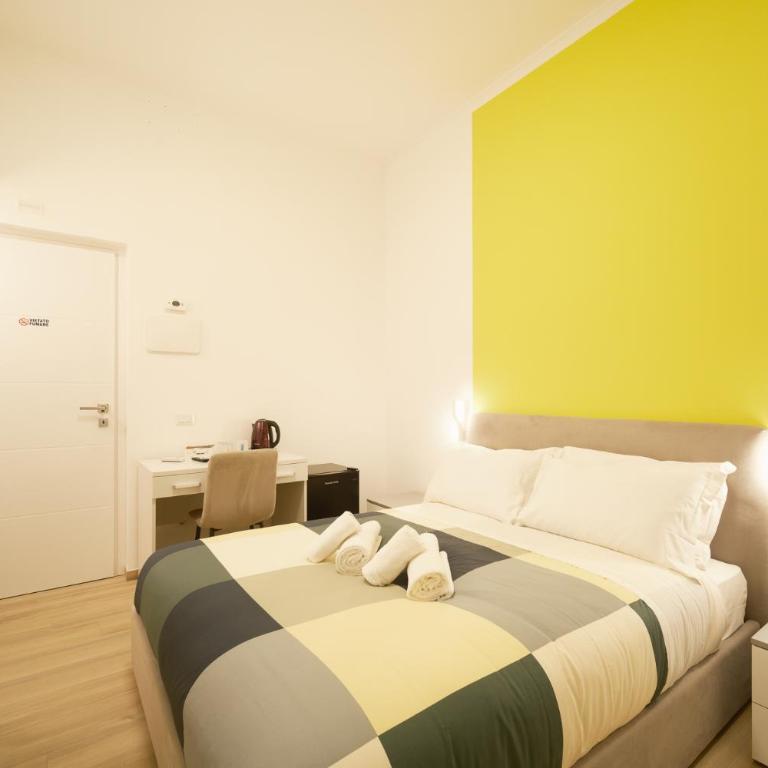 Bee First Guest House Roma - Camera Deluxe - 8