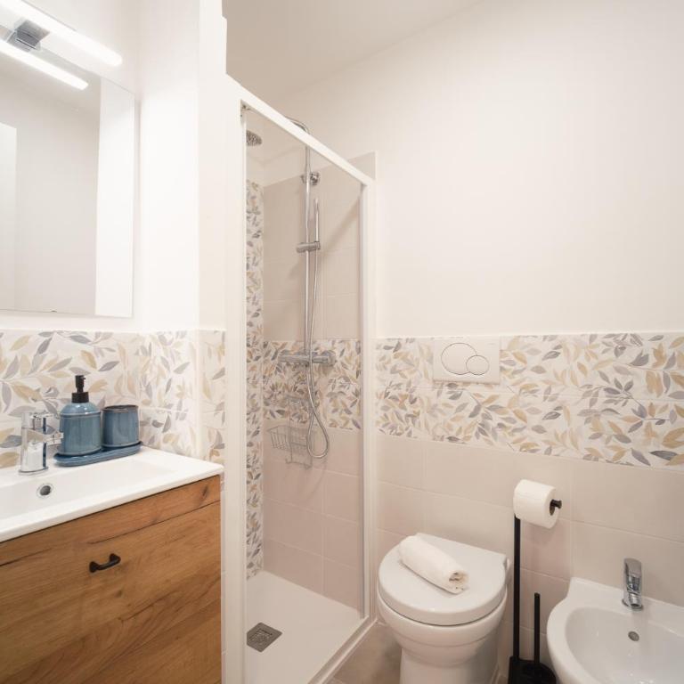 Bee First Guest House Roma - Camera Matrimoniale con Bagno Privato - 3
